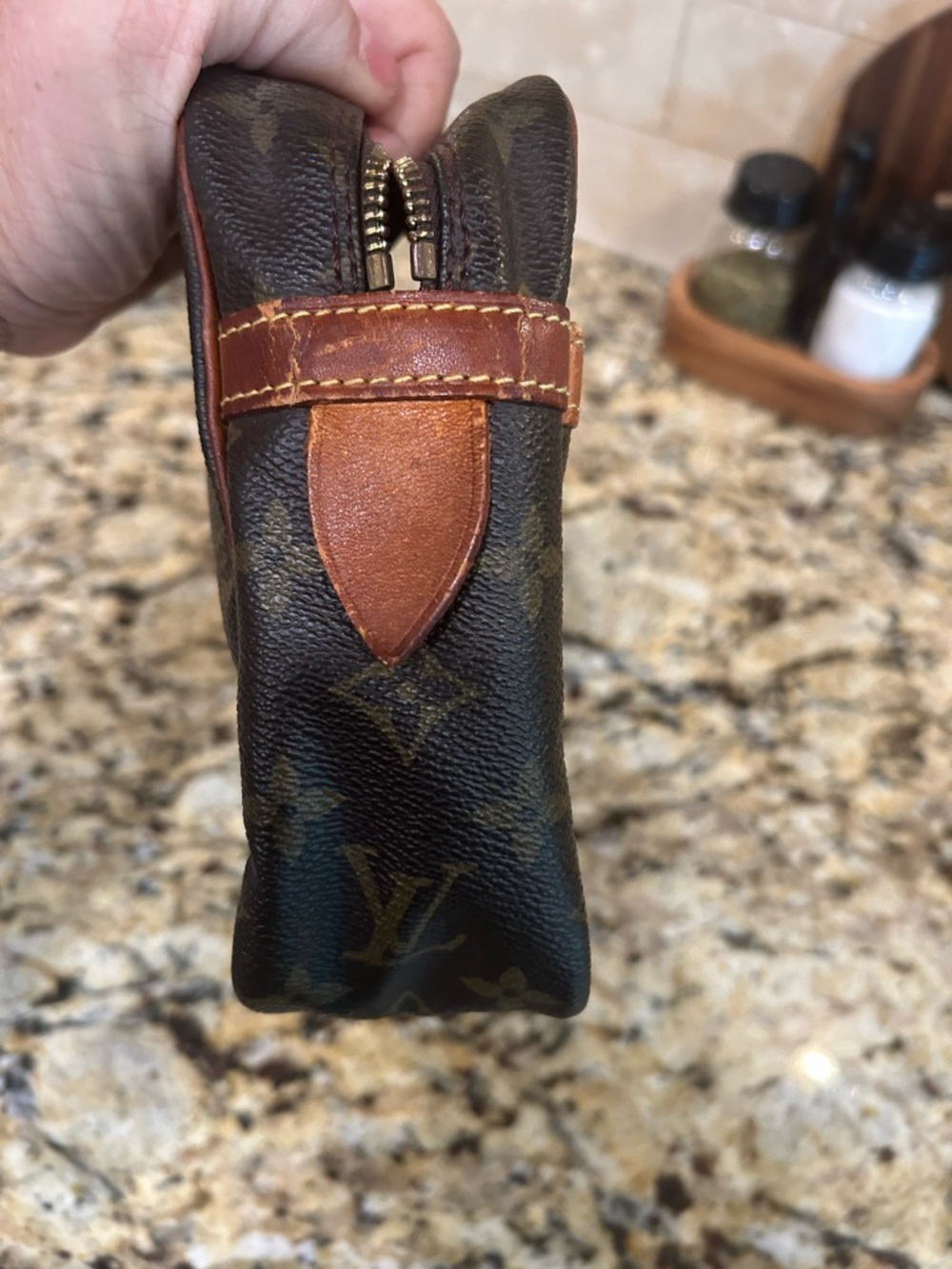 Louis Vuitton mono clutch with coa - Picture 4 of 12